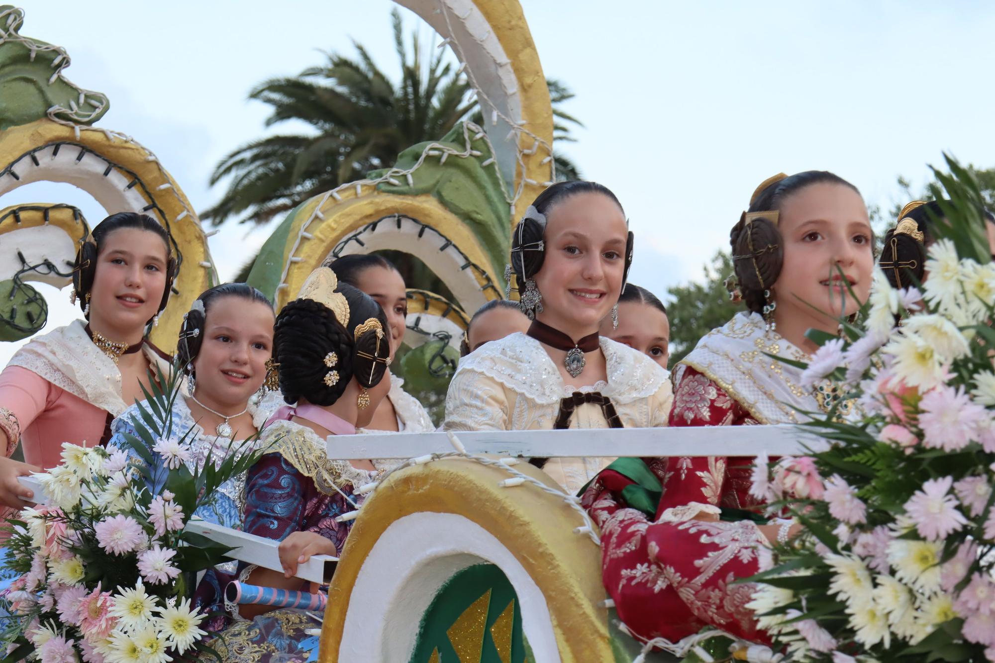 Las candidatas a Fallera Mayor e Infantil de València 2024 cierran la Fira en la Batalla de Flores