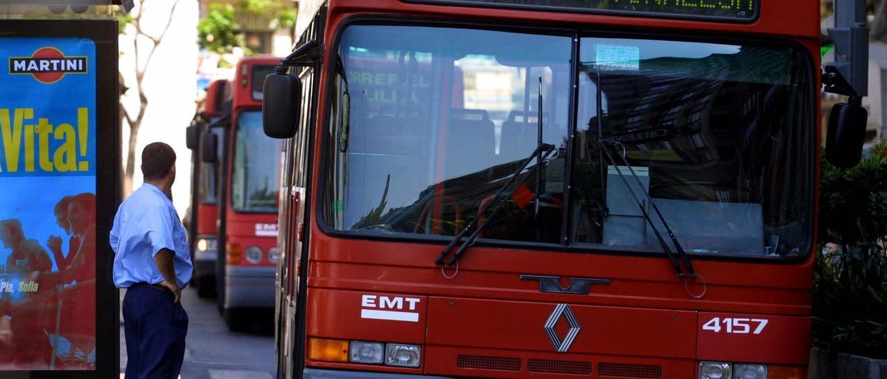 L&#039;incident de trànsit amb 5 ferits ha ocorregut en un autobús urbà, hui, a València. En la imatge, foto d&#039;arxiu d&#039;un vehicle de l&#039;EMT.