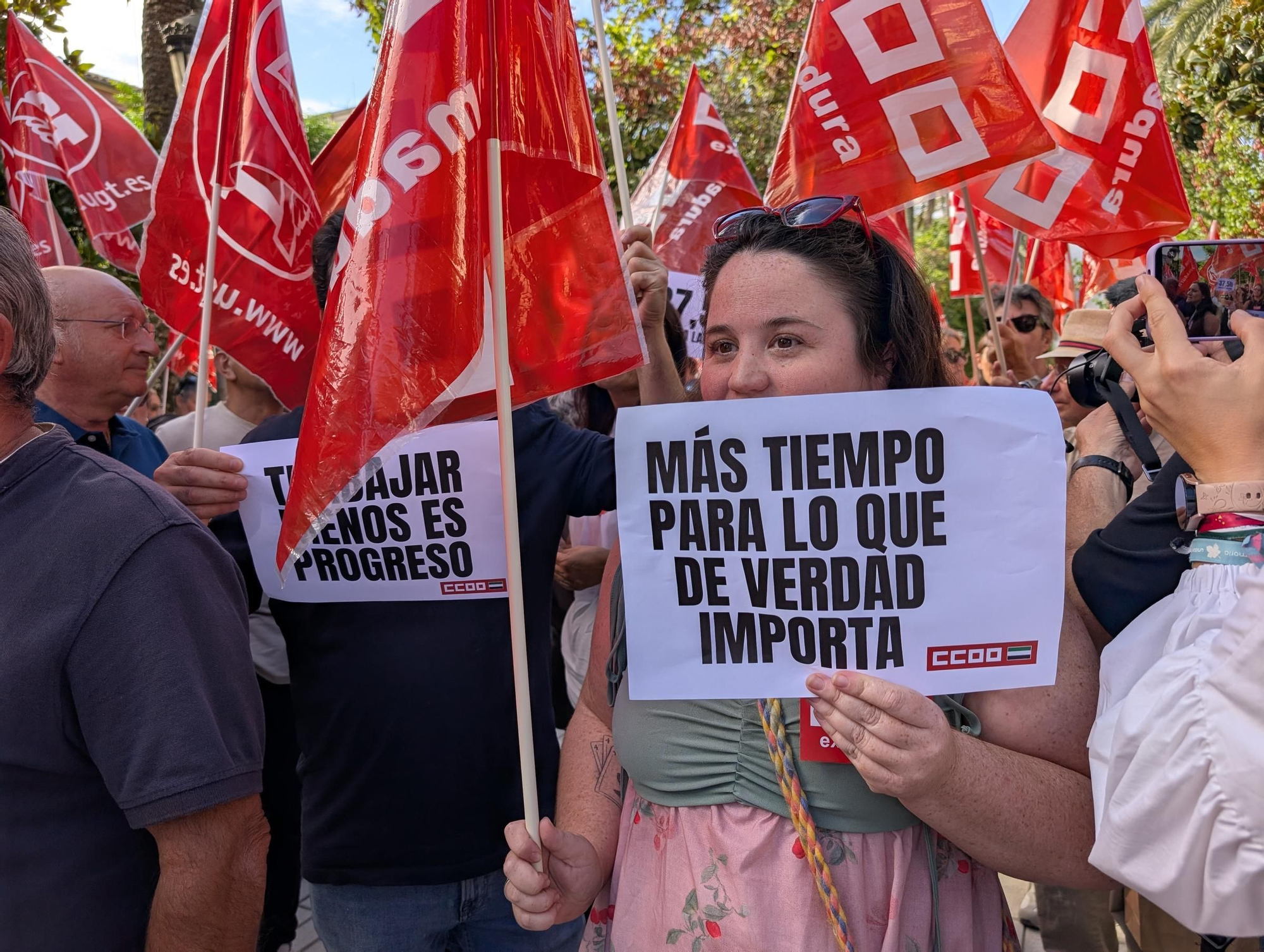 Concentración en Badajoz a favor de la reducción de la jornada laboral