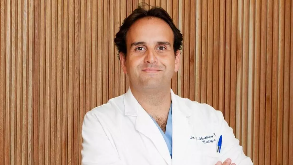 Juan Ignacio Martínez-Salamanca, urólogo: “El cáncer de próstata es curable si se detecta a tiempo”