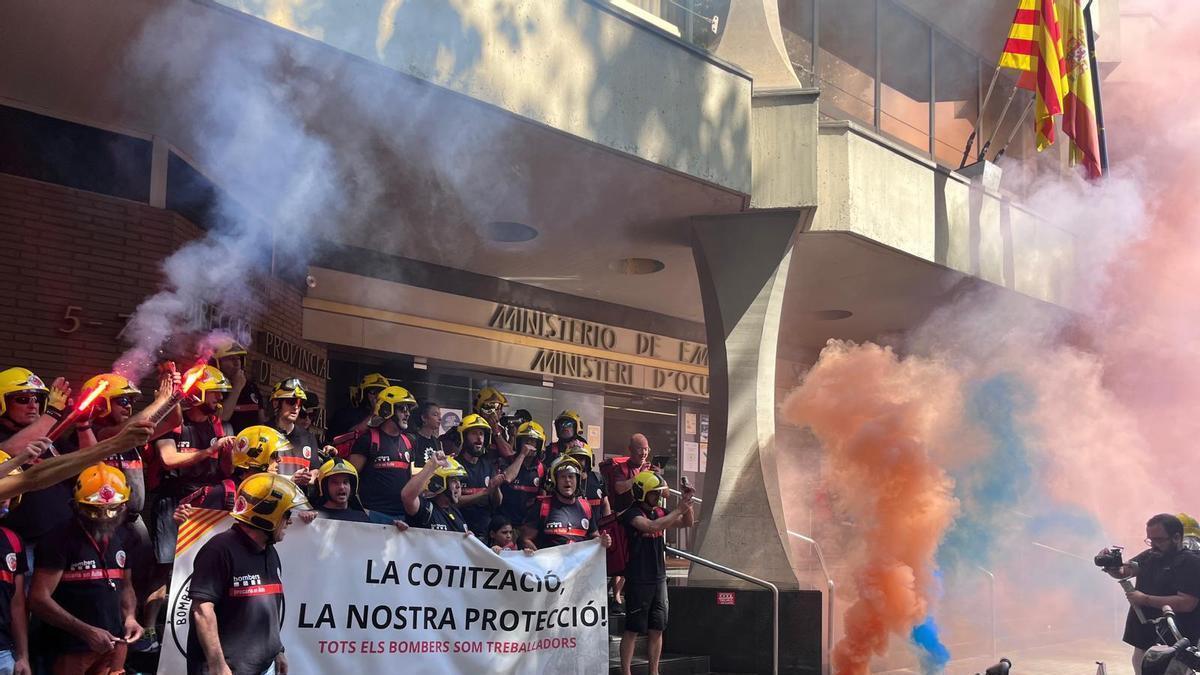 Un  moment de la mobilització dels Bombers a Barcelona.