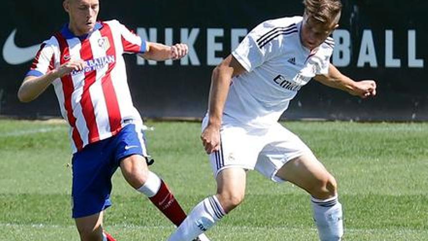 Tiri, con la camiseta del Atlético de Madrid.