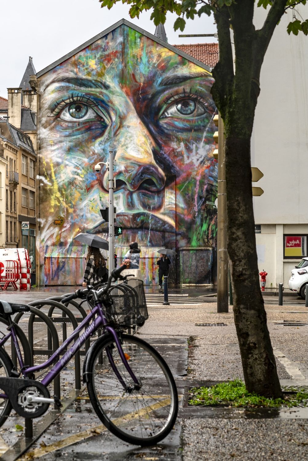 Mural Giulia de David Walker en la Rue de Léopold Lallement de Nancy.