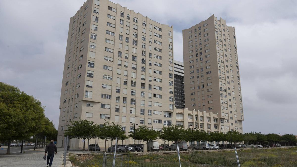 Edificio de alquiler social que se va a quedar el Ayuntamiento de València por 67.000 euros por piso.