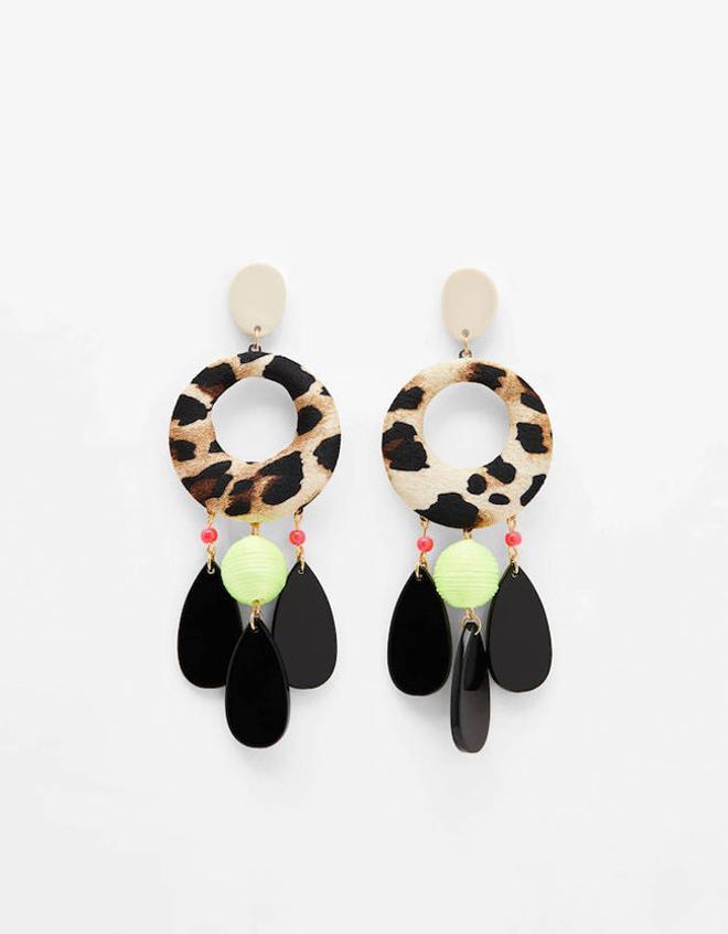 Pendientes con detalle animal, de Bershka