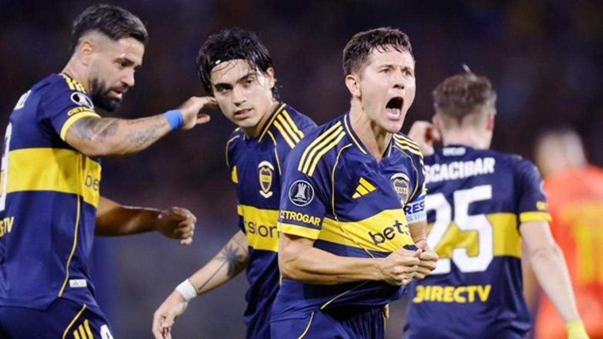 Ander Herrera celebra un gol con la camiseta de Boca Juniors.