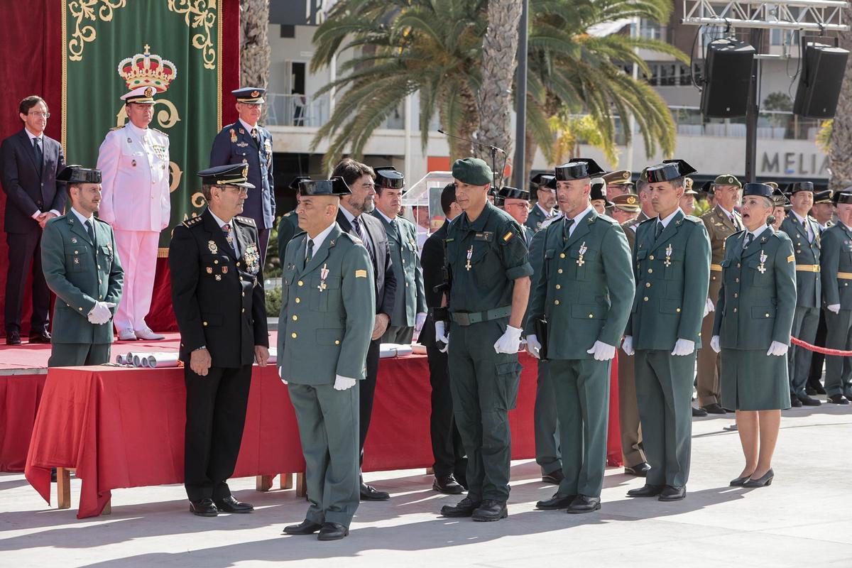 La Guardia Civil de Alicante celebra en el Puerto el día de su Patrona con entrega de condecoraciones