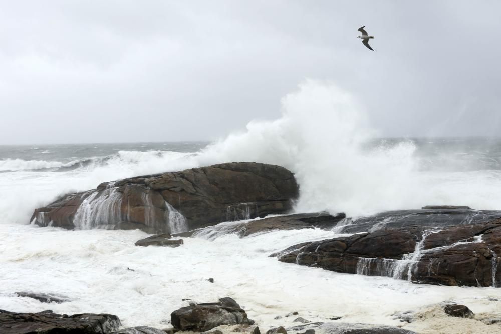 "Félix" desata la fuerza de los mares en la ría de Vigo