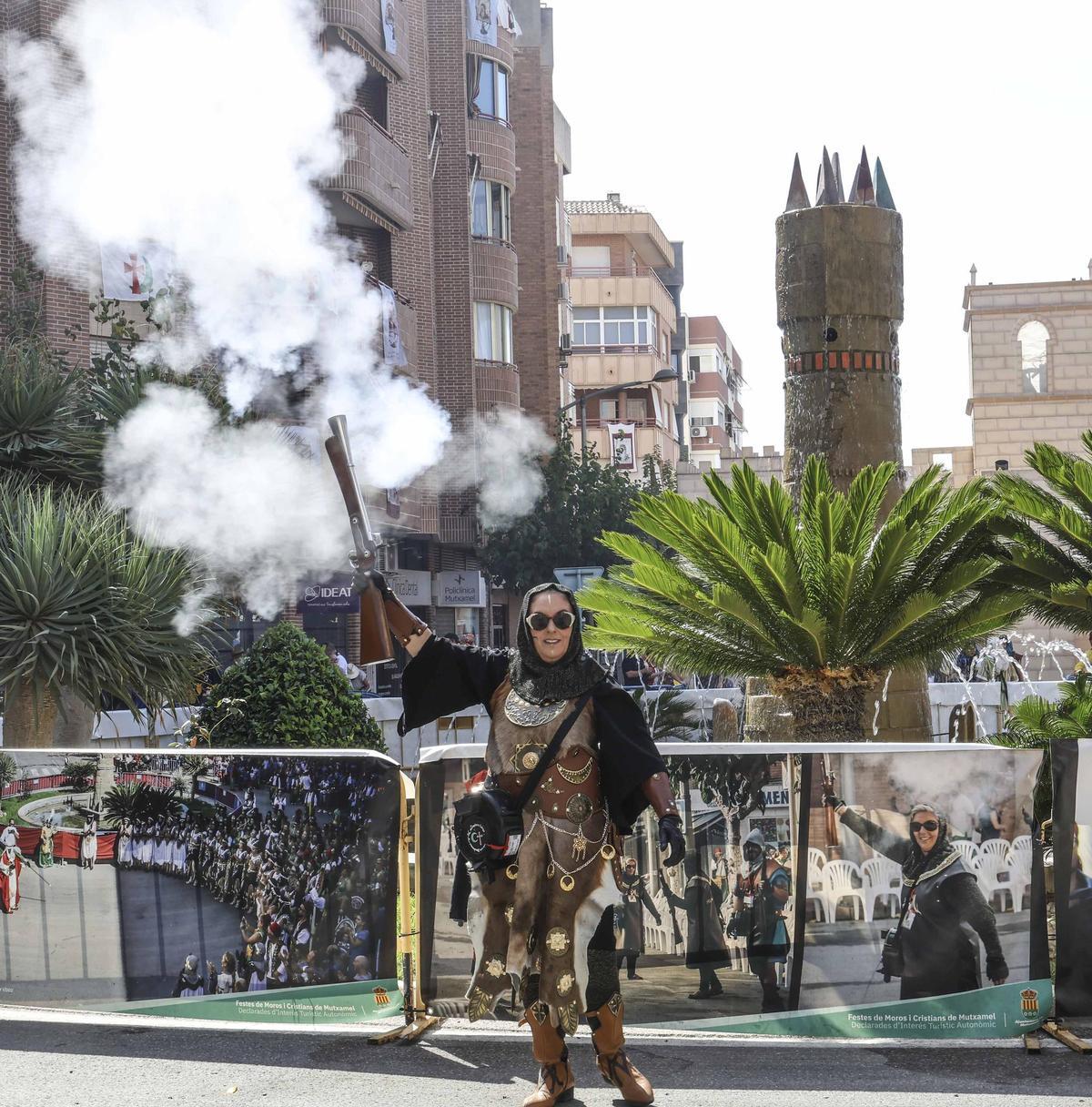 Los cristianos reconquistan el castillo en el último día de los Moros y Cristianos en Mutxamel
