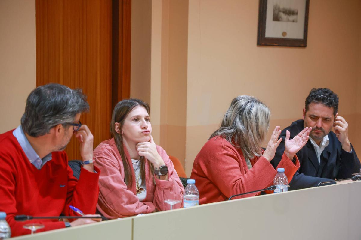 El grupo municipal del PP hasta hace solo unos días. A la derecha, Alejandra Lamas y Pablo Leiva, que decidieron marcharse.
