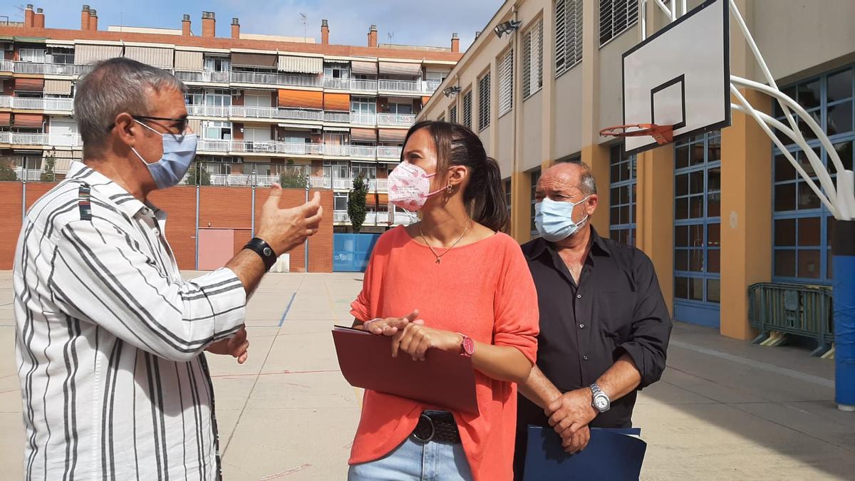 La alcaldesa Marta Farrés en una visita a un centro escolar