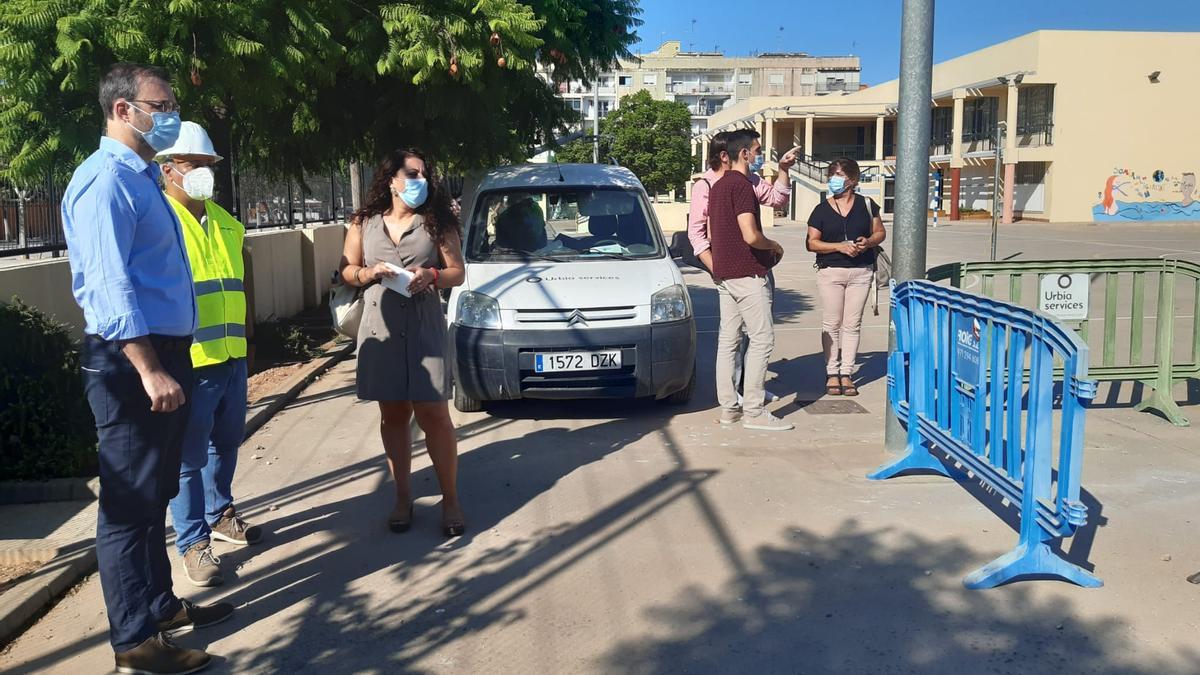 El alcalde, José Hila, y la concejala de Infraestructuras, Angélica Pastor, visitaron ayer las obras que se realizan en es Pont.