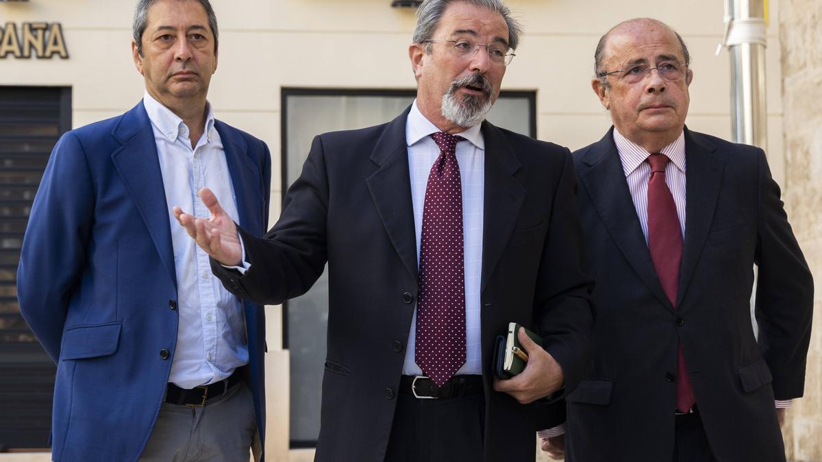 Vicente Barrera, junto a Carlos Flores e Ignacio Gil Lázaro, en las negociaciones con el PP