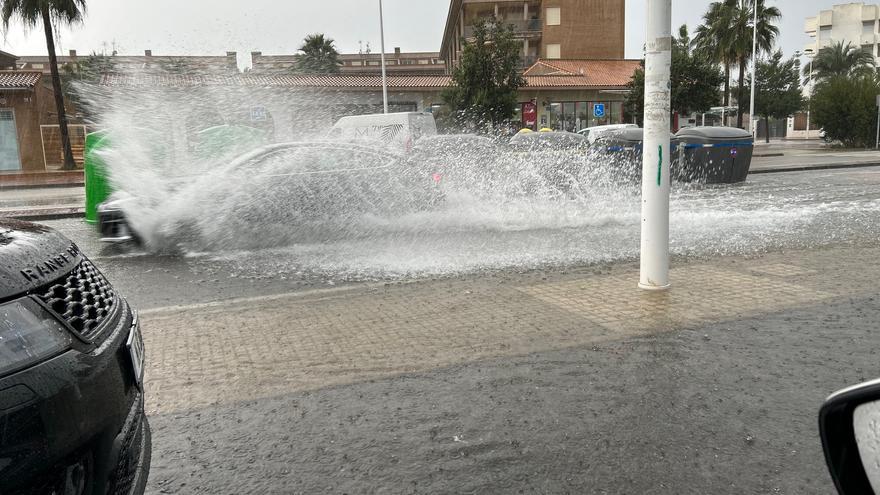 Lluvias de hasta 95 litros/m2 inundan calles y obligan a cortar los primeros viales en Xàbia y Dénia