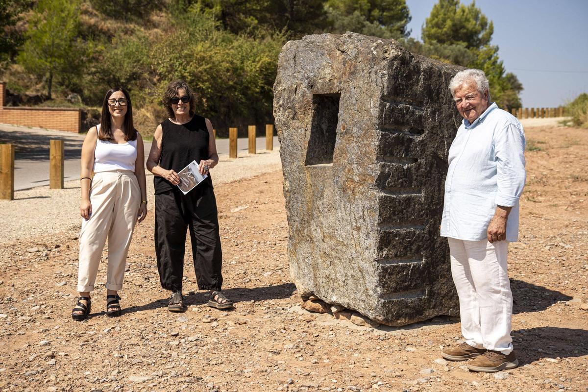 Tània Infante  (esquerra), Roser Oduber i Rufino Mesa amb «Aigua»