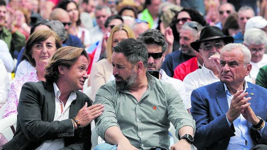 Abascal celebra la «oficina política» en defensa de la libertad lingüística