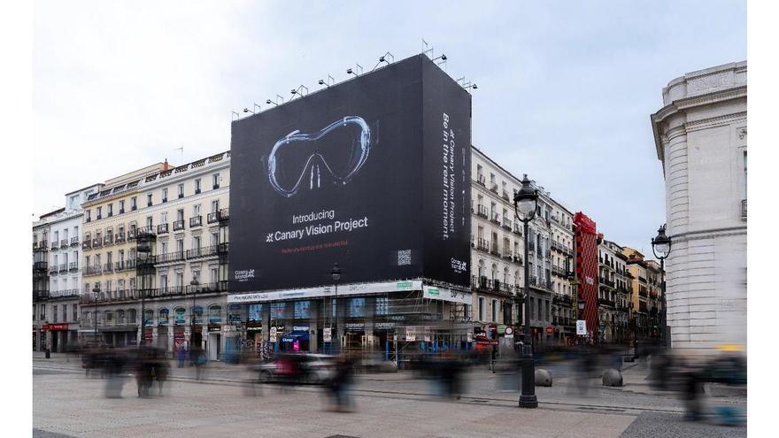 La pancarta gigante de Turismo de Canarias en el centro de Madrid para lanzar sus propias gafas de realidad inmersiva