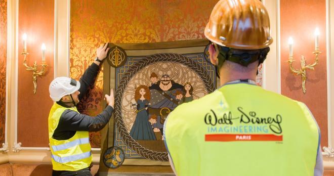 Imagineer de Disneyland Paris ultimando detalles en el Disneyland Hotel
