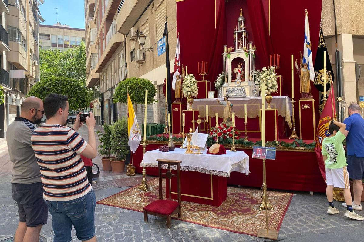 El fervor se instala en las calles de Elche por el Corpus Christi