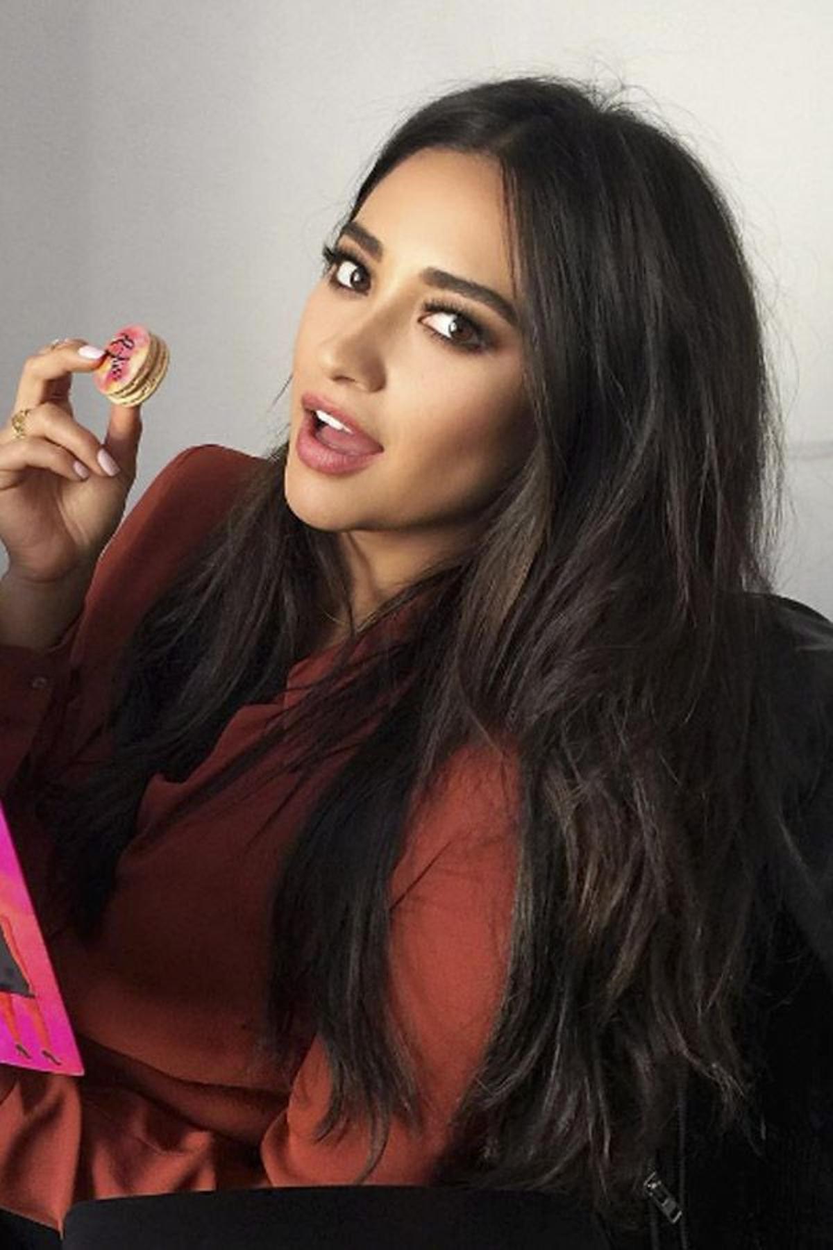 Shay Mitchell, sin flequillo