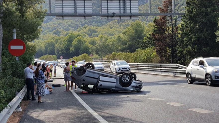 Un accidente múltiple provoca retenciones kilométricas en la autopista de Andratx