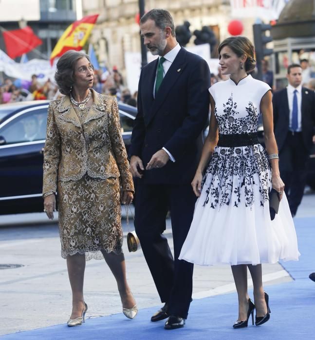 Desfile de los Reyes, personalidades y premiados en la alfombra azul