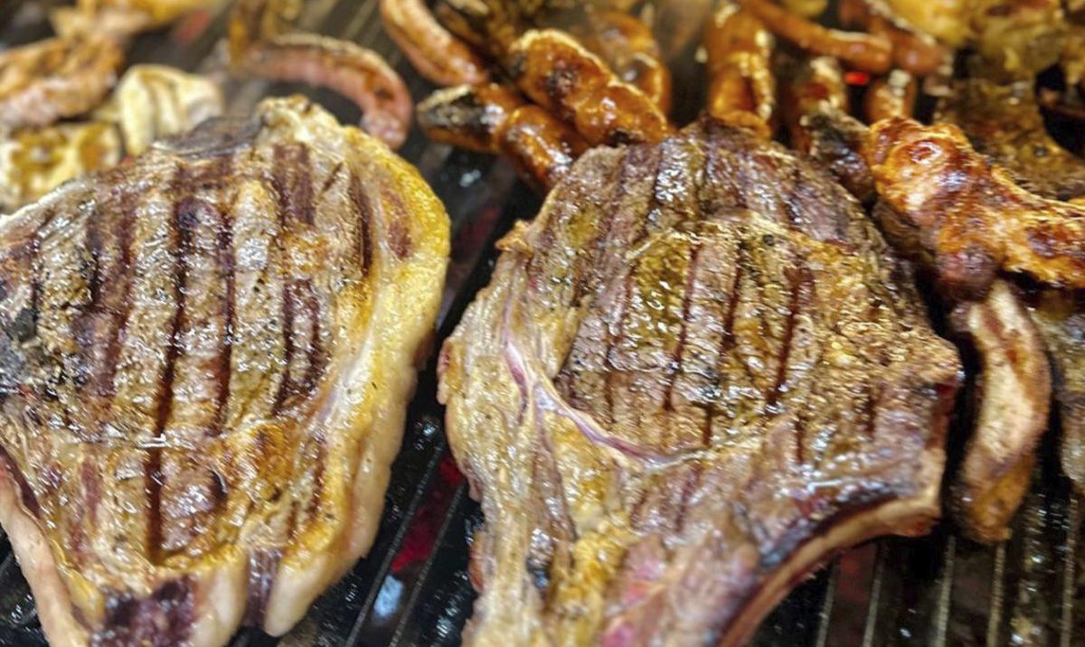 Las carnes a la brasa son uno de los platos más demandados. | | MOOREA