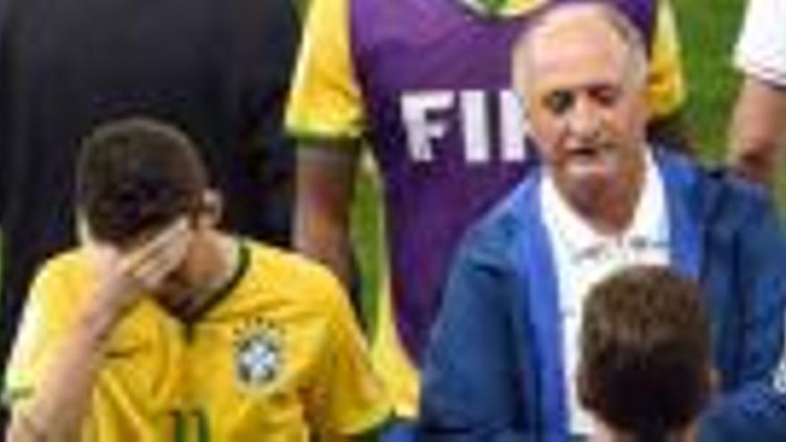 Scolari y Oscar, tras el partido