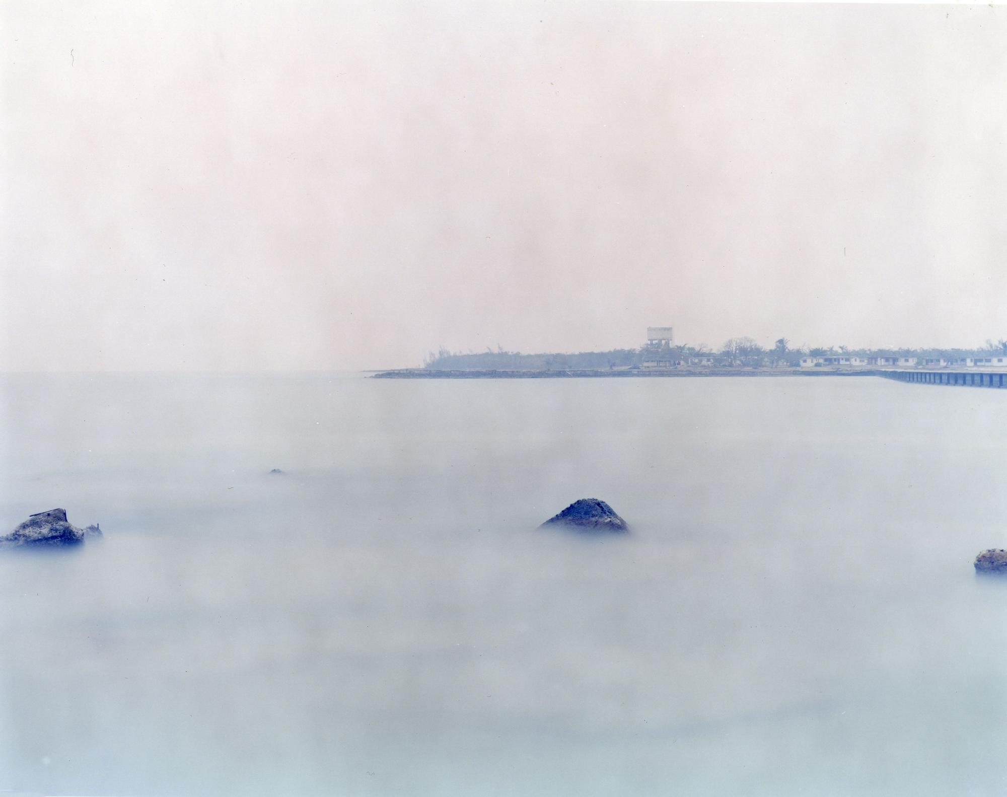 From the series, Scene, Seascape - Location where CIA backed troops landed in an attempt to start a counter-revolution against Castro’s government, Bay of Pigs, Cuba 2002 chromogenic print ©Tomoko Yoneda Cortesía de la artista