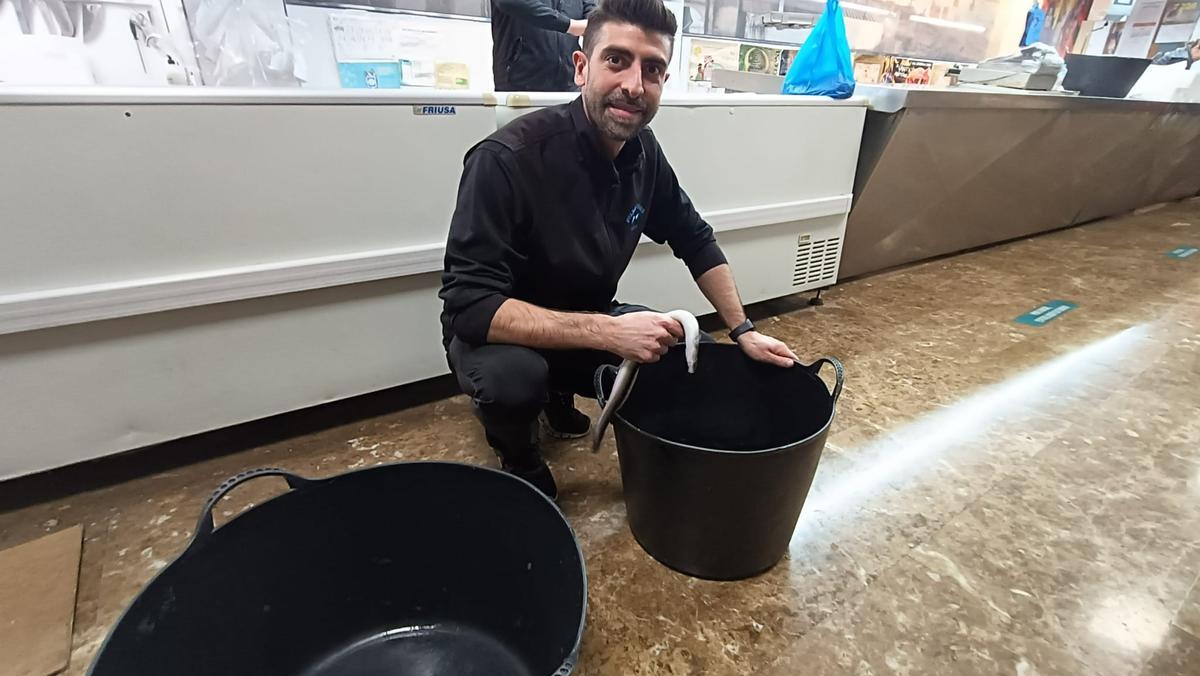 FOTOS | La pescadería de sa Pobla, Ca na Foc, sirve 1.700 kilos de anguilas