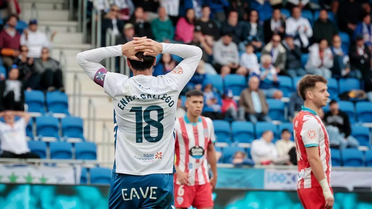 El CD Tenerife ralentiza su marcha en casa