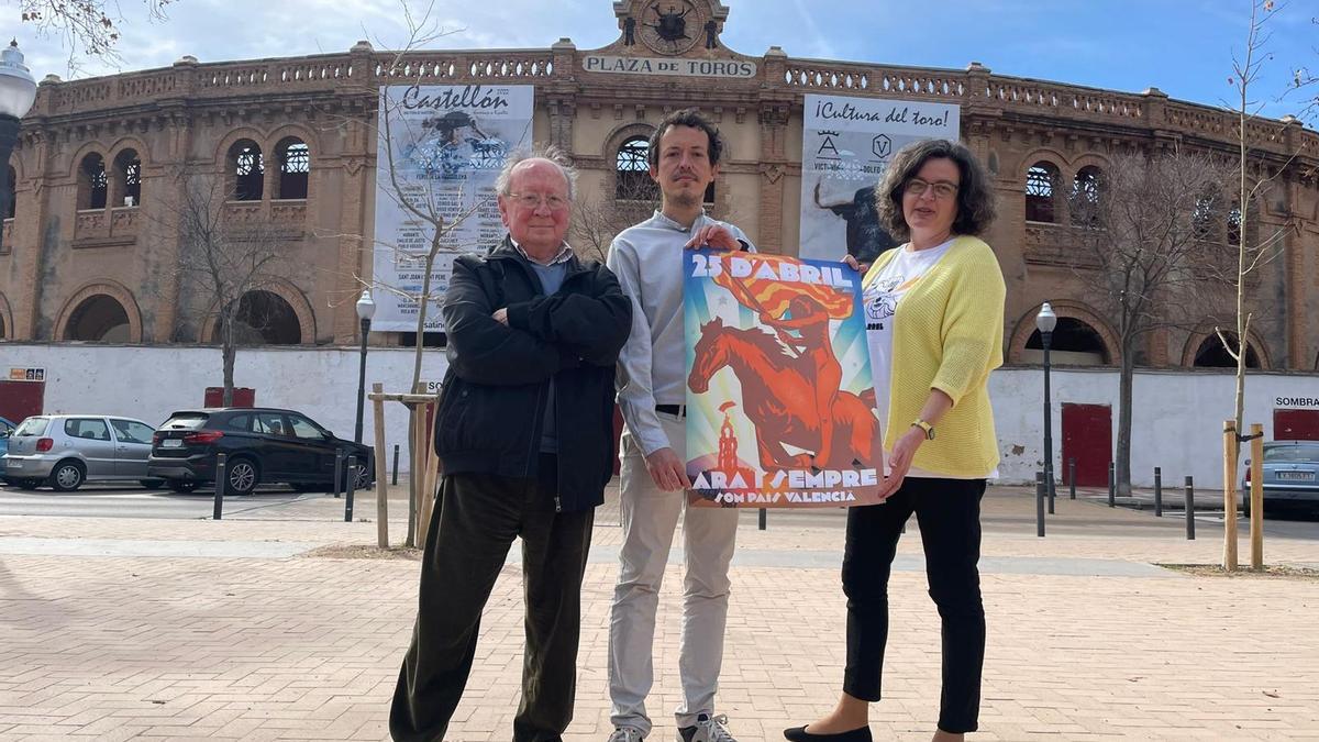 Presentación del cartel ante la plaza de toros de Castelló.