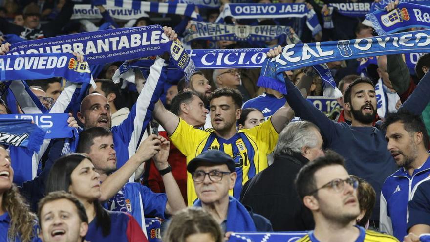 Público en el Carlos Tartiere. | LUISMA MURIAS