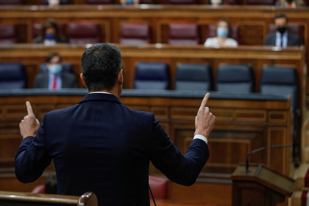 MADRID, 18/11/2020.- El presidente del Gobierno, Pedro Sánchez, durante su intervención en la sesión de control al Ejecutivo, este miércoles en el Congreso. EFE/ Emilio Naranjo
