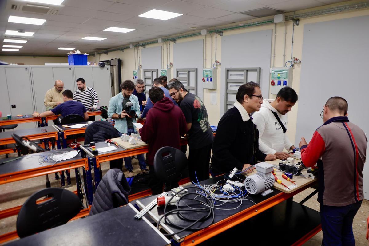 Los alumnos en las aulas del Centro de Formación de Femeval en Alaquàs.