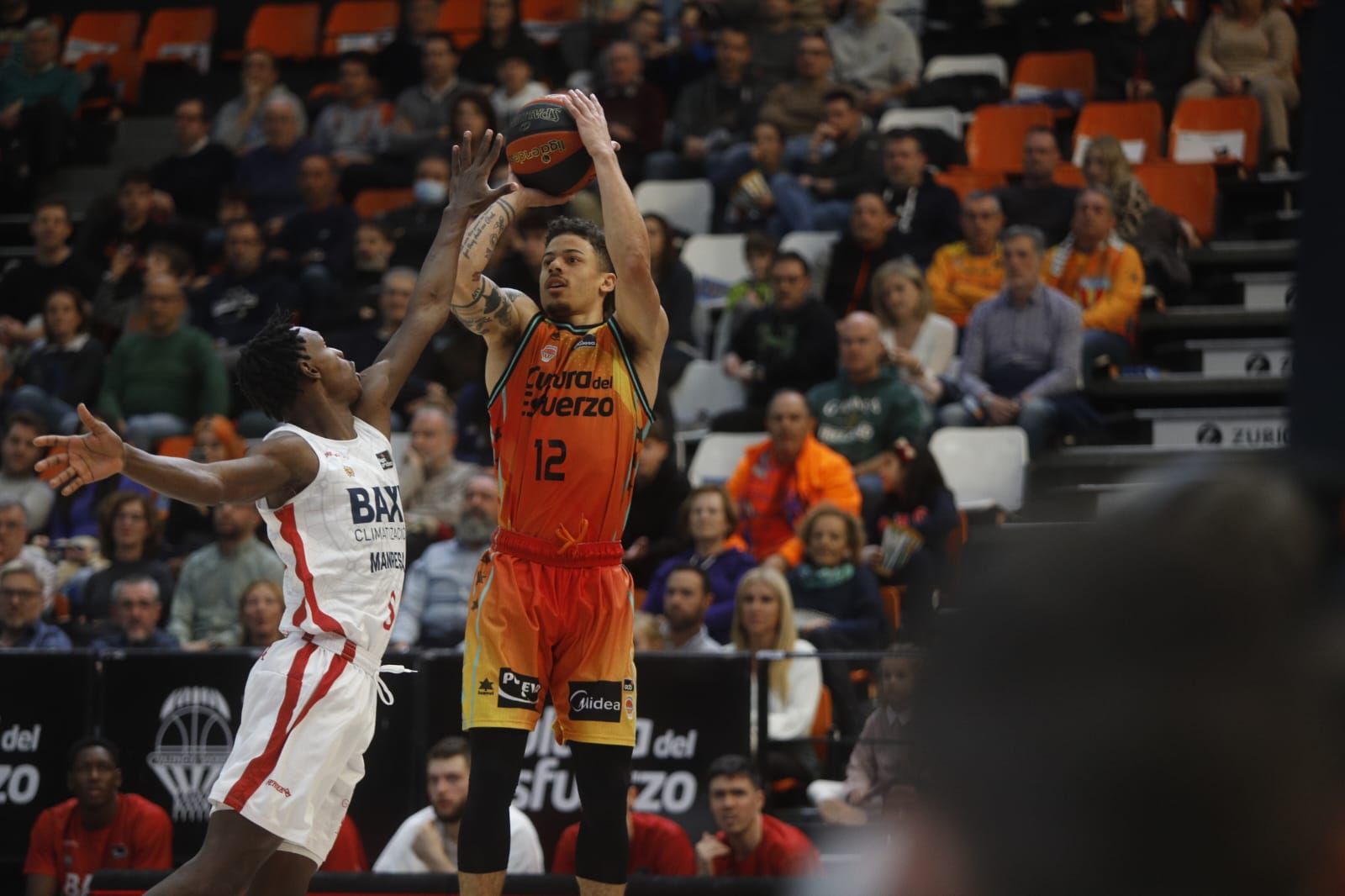 Todas las fotos del partido de ACB entre el Valencia Basket y el Manresa