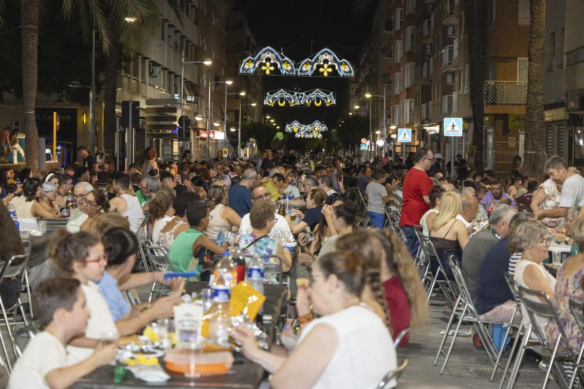 Sopar popular en las fiestas de Paiporta.