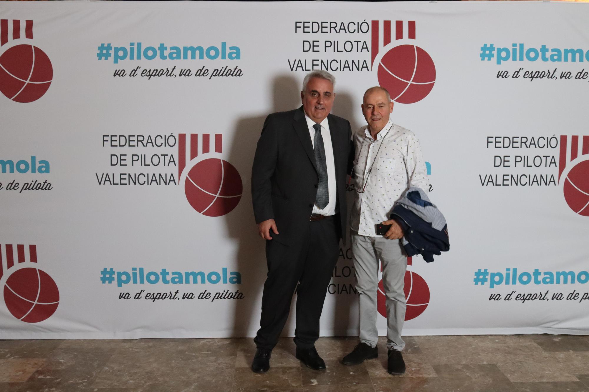 FOTO 7 - Alberto Soldado, president de la CIJB, amb Manolo Campos, de Riba-roja.JPG