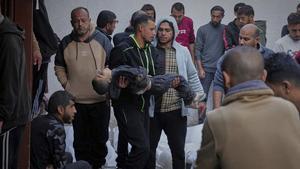 Israel retorna la guerra a Gaza con decenas de ataques que provocan más de 320 muertos