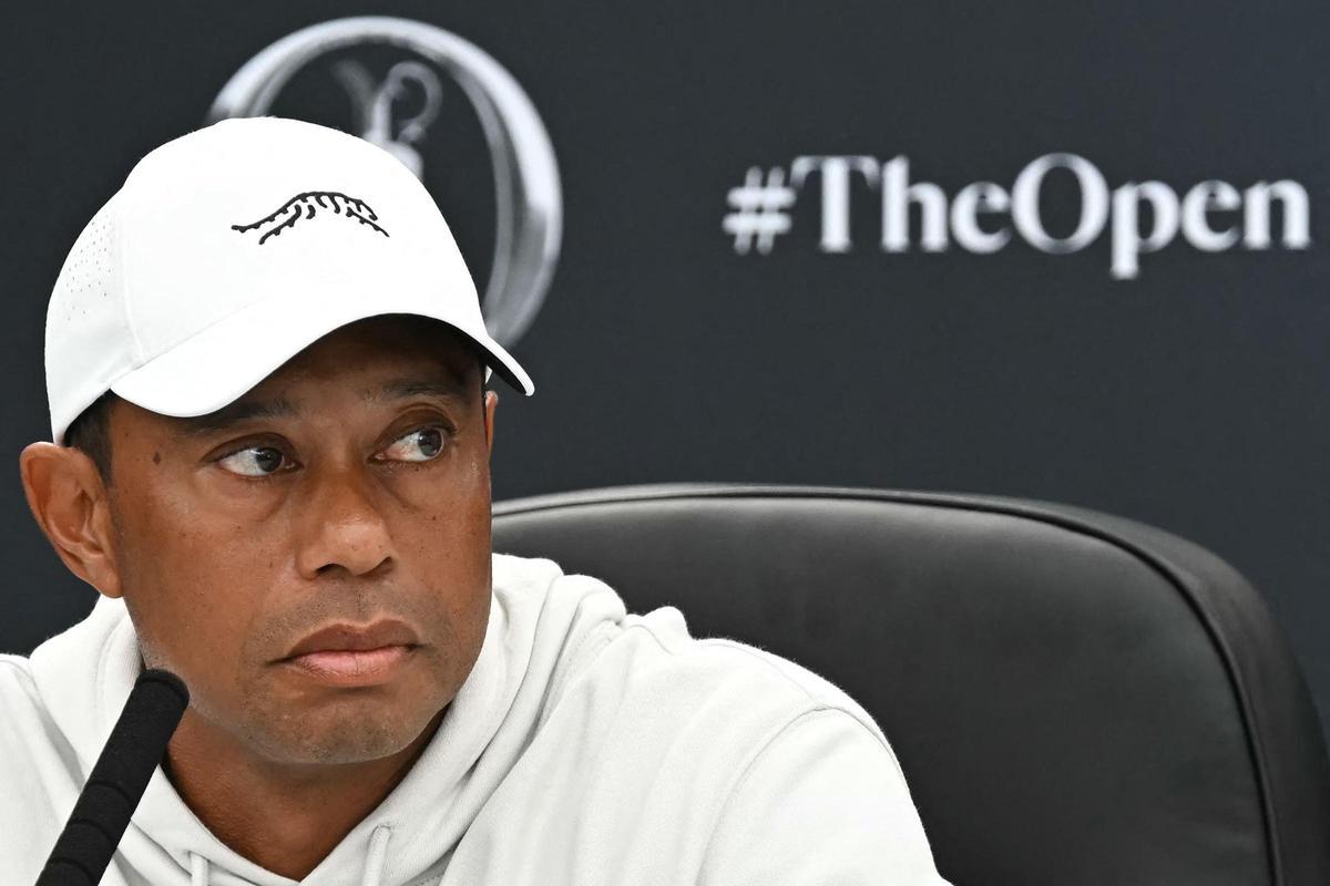 Tiger Woods responde a la prensa en el British Open.