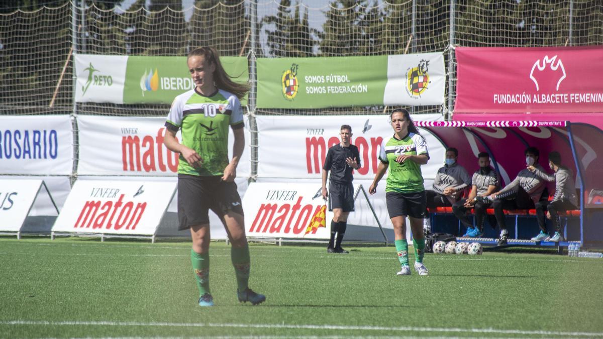 Nerea y Andrea, en el partido de este domingo.