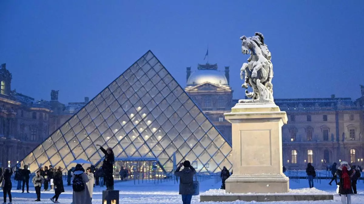 La nieve colapsa París y obliga a activar el nivel 3 de alerta
