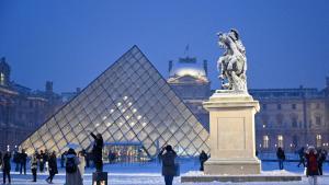 La neu col·lapsa París i obliga a activar el nivell 3 d’alerta