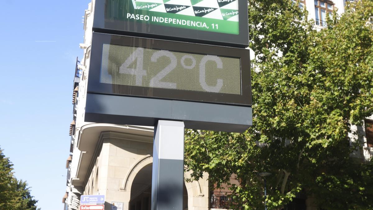 42 grados marcaba este martes el termómetro del Paseo Independencia de Zaragoza.