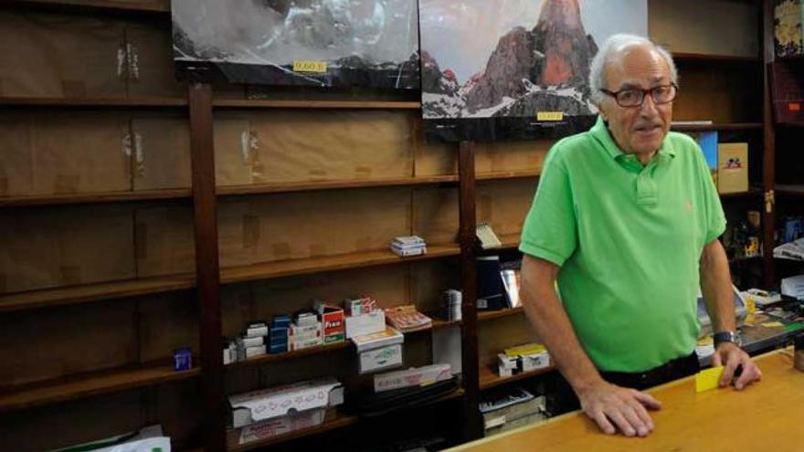 Alberto Polledo, ayer, en la librería Santa Teresa.