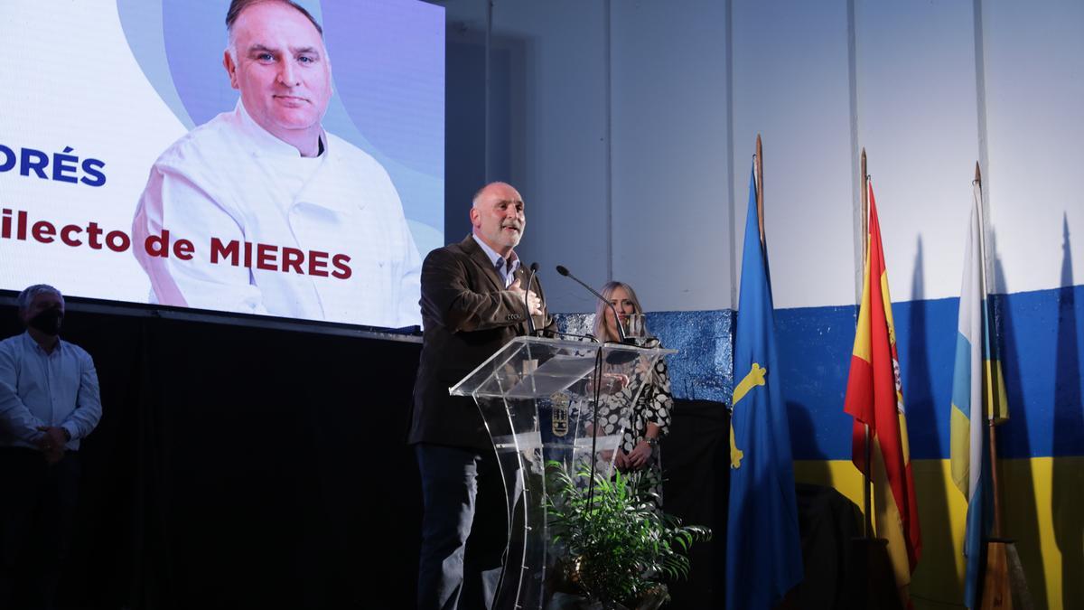 José Andrés, aclamado en Mieres, en su ruta didáctica por Asturias de la mano de los Premios Princesa