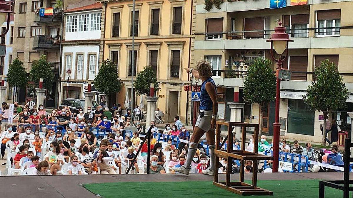 Un momento del espectáculo infantil de las fiestas. 