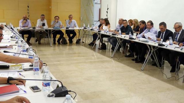 El comercio pacta reducir de 63 a 40 la  cifra de festivos aperturables en València