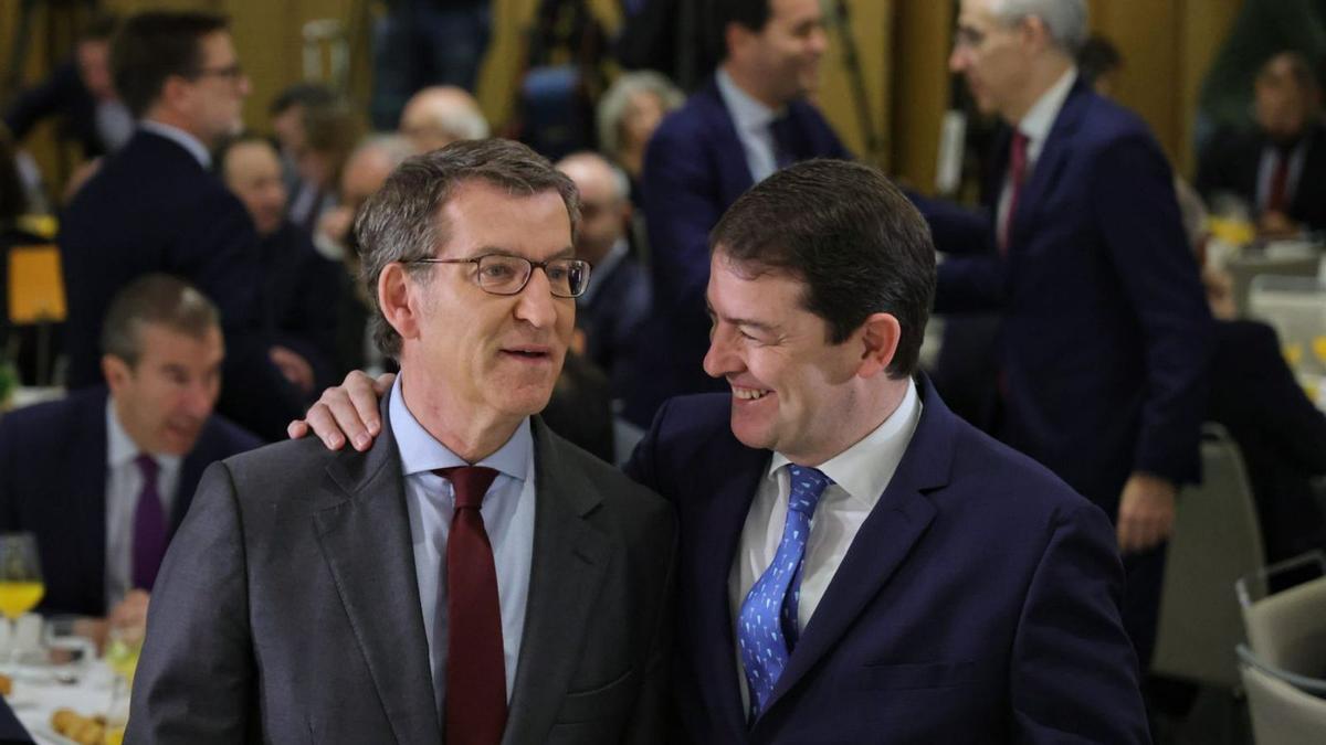 El presidente de la Junta, Alfonso Fernández Mañueco, junto al líder del PP, ayer en Madrid. | Ical