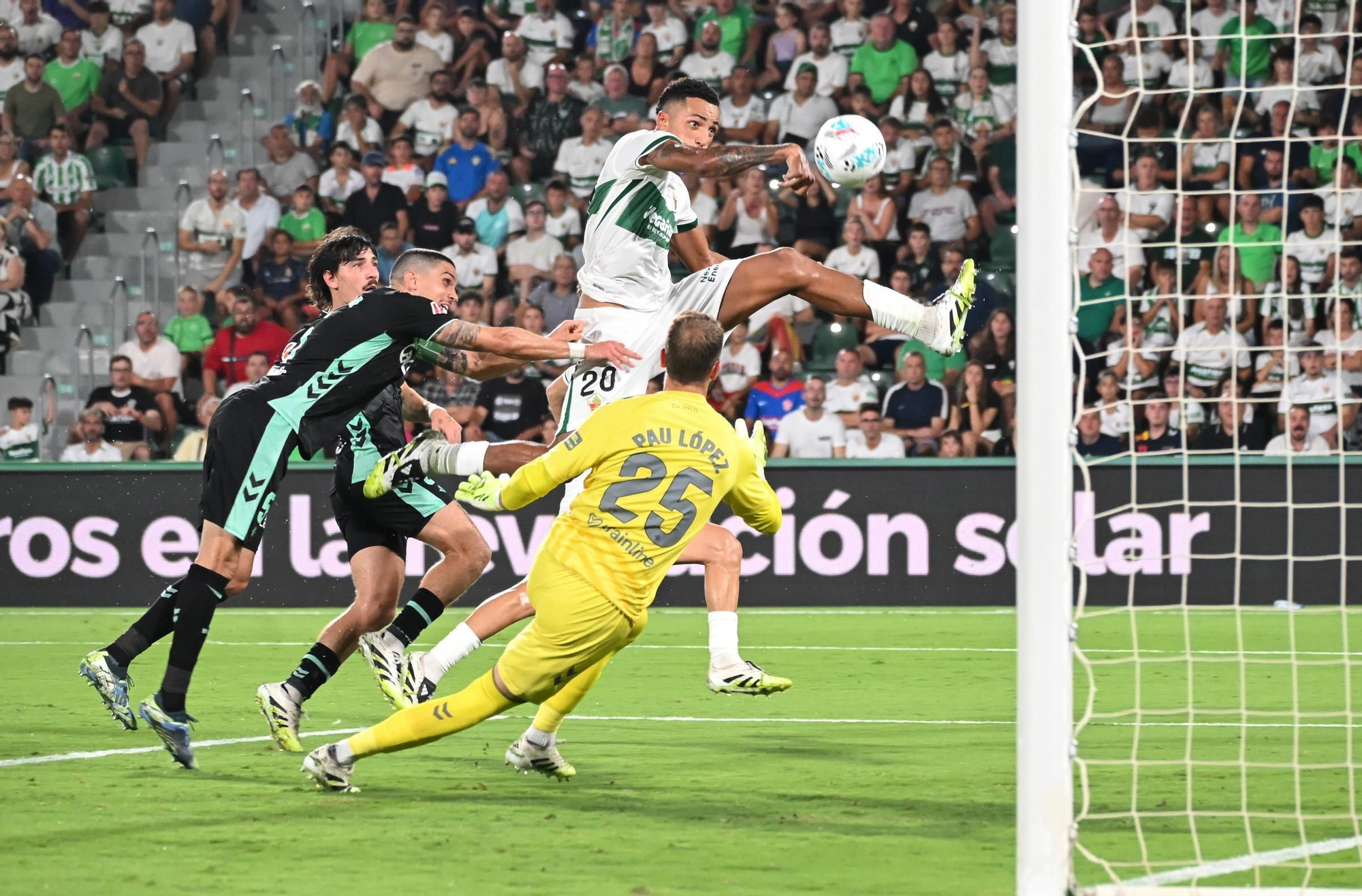 El Elche vuelve a Primera División con un empate frente al Betis (1-1)